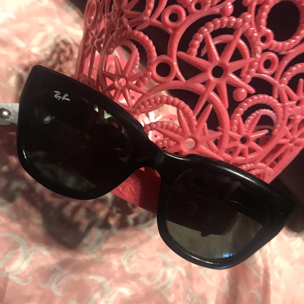 Ray-Ban Black Sunglasses Classic Wayfarer Design